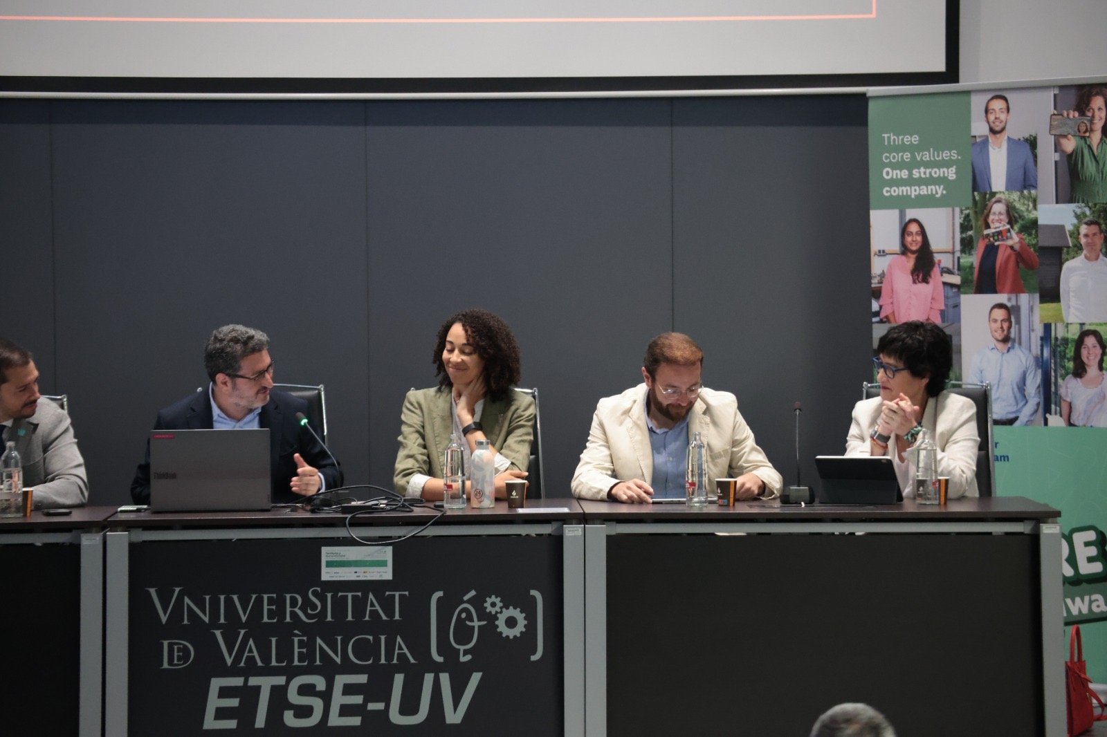 Congreso Anual de Espacios de Datos en Valencia. Smart Cities Gender Perspective. Centro Clínico 2000